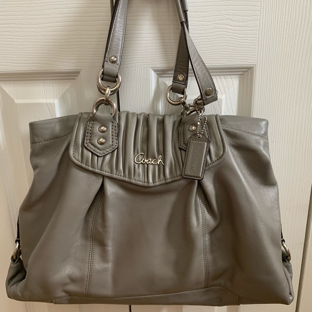 Authentic medium size  COACH shoulder bag